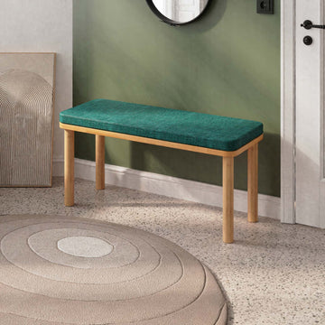 Dorrin Bench 100 x 38 cm, petrol keten döşeme, masif kayın gövde, ev ortamında kullanım görünümü
