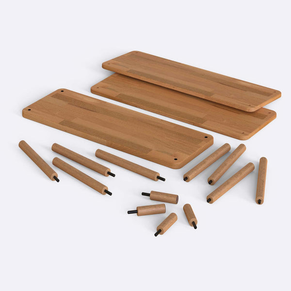 Kısa Kitaplık 80 x 28 cm, %100 masif kayın, doğal ahşap dokusu, beyaz zeminde önden çekim