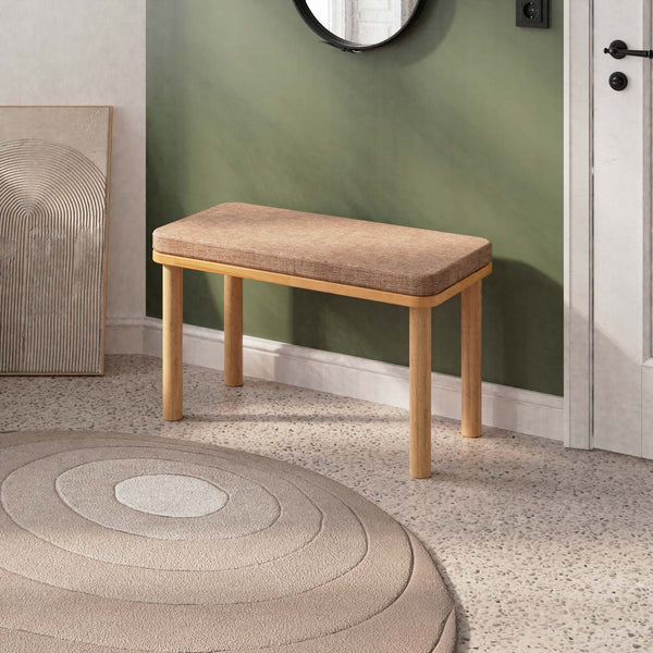 Dorrin Bench 80 x 38 cm, kahve keten döşeme, masif kayın gövde, ev ortamında kullanım görünümü