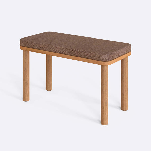Dorrin Bench 80 x 38 cm, kahve keten döşeme, masif kayın gövde, beyaz zeminde üç çeyrek açıdan çekim