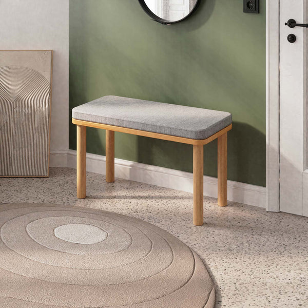 Dorrin Bench 80 x 38 cm, gri keten döşeme, masif kayın gövde, ev ortamında kullanım görünümü
