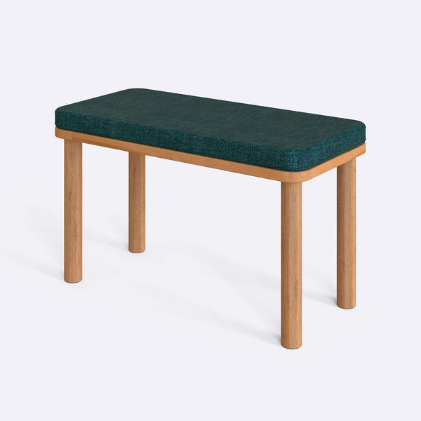 Dorrin Bench 80 x 38 cm, petrol keten döşeme, masif kayın gövde, beyaz zeminde üç çeyrek açıdan çekim