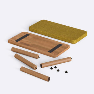 Dorrin Bench 80 x 38 cm, sarı keten döşeme, masif kayın gövde, beyaz zeminde önden stüdyo çekimi