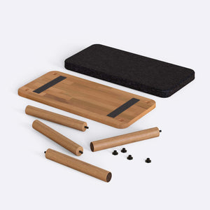 Dorrin Bench 80 x 38 cm, siyah keten döşeme, masif kayın gövde, beyaz zeminde önden stüdyo çekimi