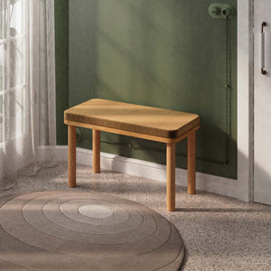 Dorrin Bench 80 x 38 cm, vizon kadife döşeme, masif kayın gövde, ev ortamında kullanım görünümü