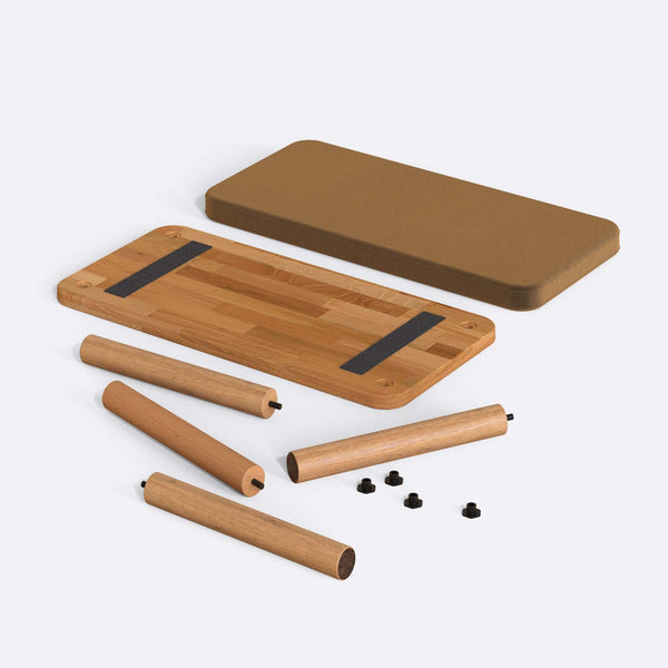 Dorrin Bench 80 x 38 cm, vizon kadife döşeme, masif kayın gövde, beyaz zeminde önden stüdyo çekimi