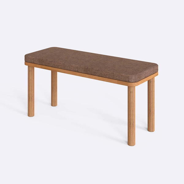 Dorrin Bench 100 x 38 cm, kahve keten döşeme, masif kayın gövde, beyaz zeminde üç çeyrek açıdan çekim