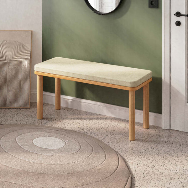 Dorrin Bench 100 x 38 cm, kum keten döşeme, masif kayın gövde, ev ortamında kullanım görünümü
