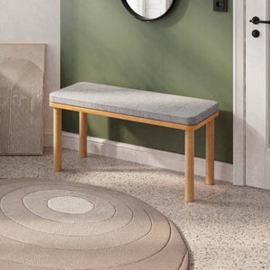 Dorrin Bench 100 x 38 cm, gri keten döşeme, masif kayın gövde, ev ortamında kullanım görünümü