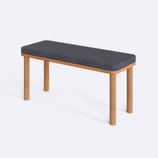 Dorrin Bench 100 x 38 cm, kül keten döşeme, masif kayın gövde, beyaz zeminde üç çeyrek açıdan çekim