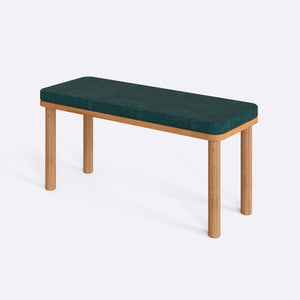 Dorrin Bench 100 x 38 cm, petrol keten döşeme, masif kayın gövde, beyaz zeminde üç çeyrek açıdan çekim