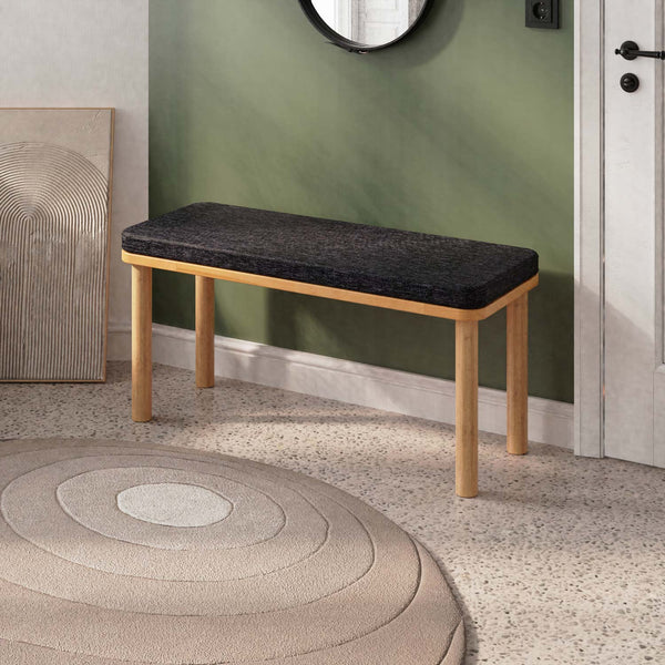 Dorrin Bench 100 x 38 cm, siyah keten döşeme, masif kayın gövde, ev ortamında kullanım görünümü