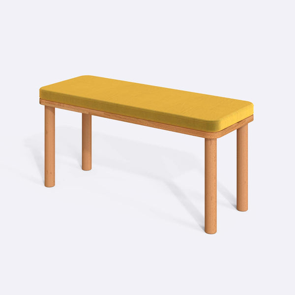 Dorrin Bench 100 x 38 cm, sarı kadife döşeme, masif kayın gövde, beyaz zeminde üç çeyrek açıdan çekim