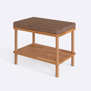Waljan Bench 60 x 38 cm, kahve keten döşeme, masif kayın gövde, beyaz zeminde üç çeyrek açıdan çekim