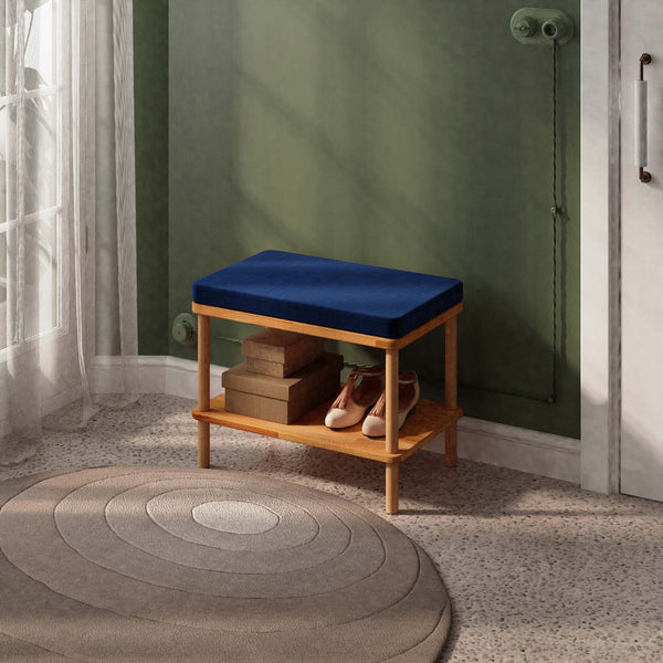 Waljan Bench 60 x 38 cm, lacivert kadife döşeme, masif kayın gövde, ev ortamında kullanım görünümü