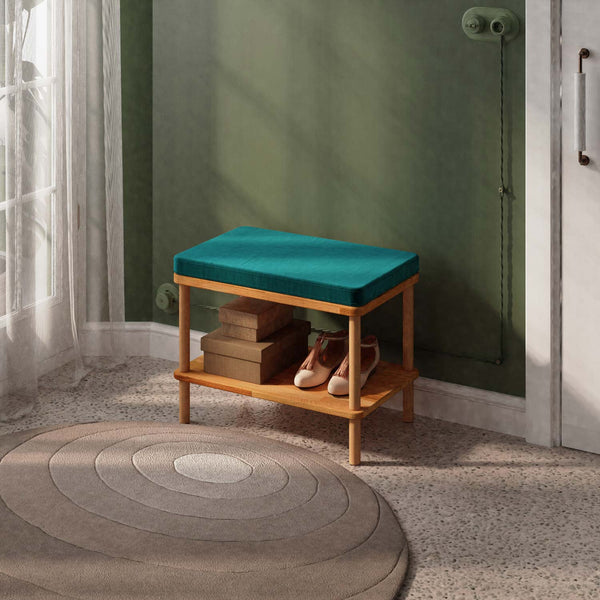 Waljan Bench 60 x 38 cm, petrol kadife döşeme, masif kayın gövde, ev ortamında kullanım görünümü