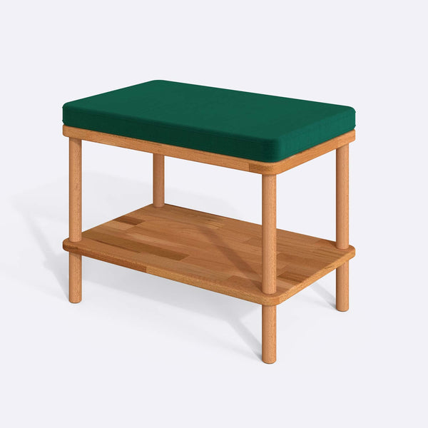 Waljan Bench 60 x 38 cm, zümrüt kadife döşeme, masif kayın gövde, beyaz zeminde üç çeyrek açıdan çekim