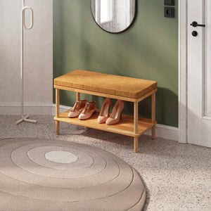 Waljan Bench 80 x 38 cm, badem keten döşeme, masif kayın gövde, döşenmiş oda ortamında kullanım görünümü