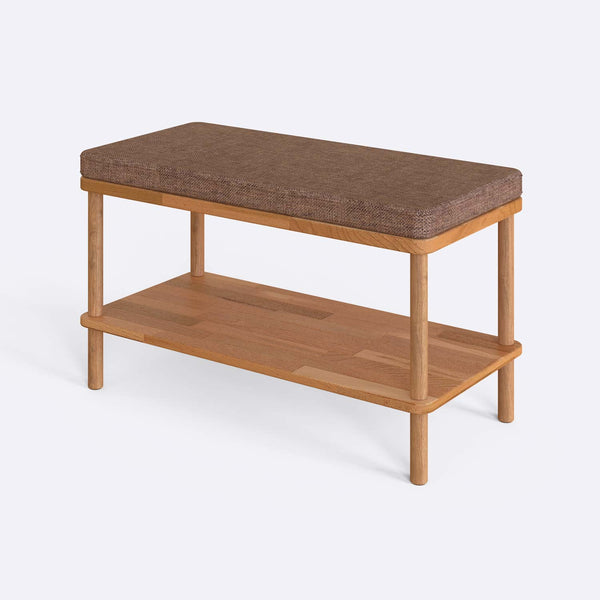 Waljan Bench 80 x 38 cm, kahve keten döşeme, masif kayın gövde, beyaz zeminde üç çeyrek açıdan stüdyo çekimi