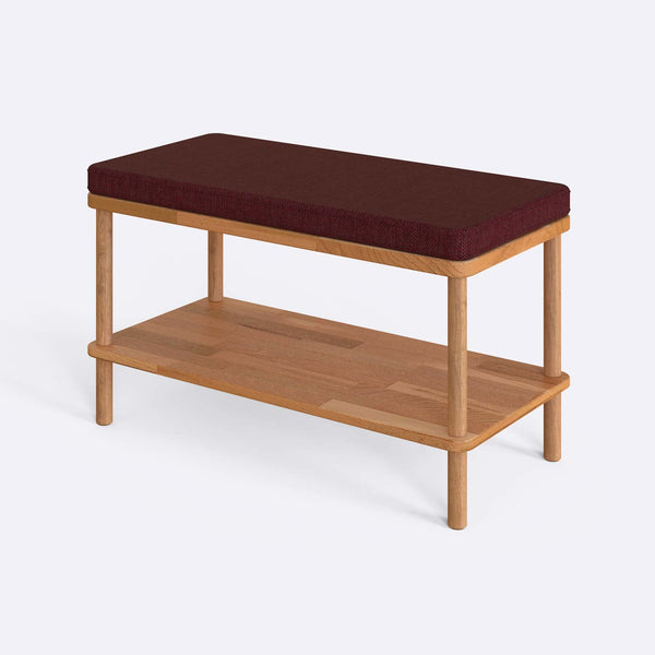 Waljan Bench 80 x 38 cm, bordo keten döşeme, masif kayın gövde, beyaz zeminde üç çeyrek açıdan stüdyo çekimi