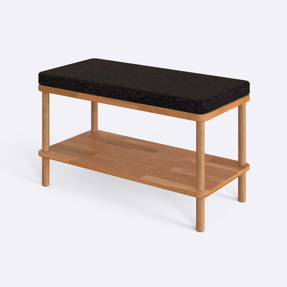 Waljan Bench 80 x 38 cm, siyah keten döşeme, masif kayın gövde, döşenmiş oda ortamında kullanım görünümü