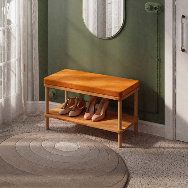 Waljan Bench 80 x 38 cm, badem kadife döşeme, masif kayın gövde, döşenmiş oda ortamında kullanım görünümü