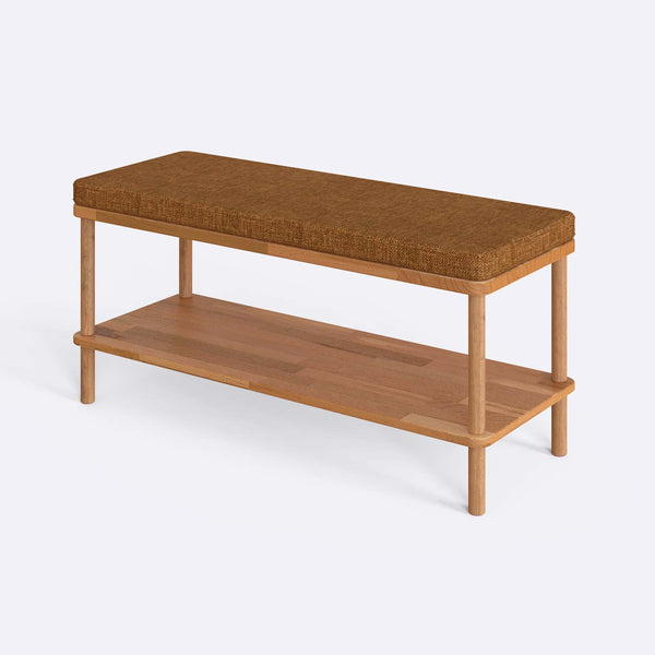 Waljan Bench 100 x 38, badem keten döşeme, masif kayın gövde, beyaz zeminde üç çeyrek açıdan stüdyo çekimi