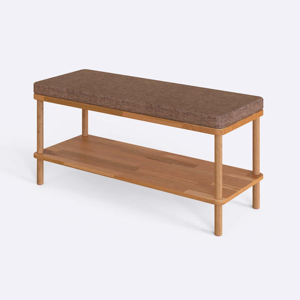 Waljan Bench 100 x 38, kahve keten döşeme, masif kayın gövde, beyaz zeminde üç çeyrek açıdan stüdyo çekimi