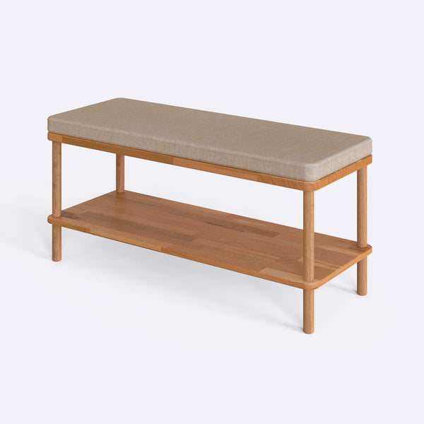 Waljan Bench 100 x 38, ekru keten döşeme, masif kayın gövde, beyaz zeminde üç çeyrek açıdan stüdyo çekimi