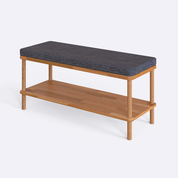 Waljan Bench 100 x 38, kül keten döşeme, masif kayın gövde, beyaz zeminde üç çeyrek açıdan stüdyo çekimi