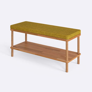 Waljan Bench 100 x 38, sarı keten döşeme, masif kayın gövde, beyaz zeminde üç çeyrek açıdan stüdyo çekimi