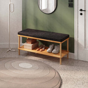 Waljan Bench 100 x 38, siyah keten döşeme, masif kayın gövde, döşenmiş oda ortamında kullanım görünümü