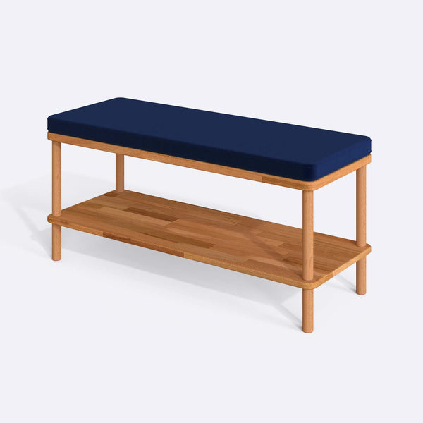 Waljan Bench 100 x 38, lacivert kadife döşeme, masif kayın gövde, beyaz zeminde üç çeyrek açıdan stüdyo çekimi