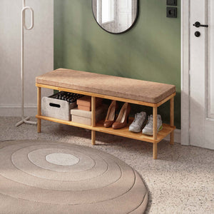 Waljan Bench 120 x 38, kahve keten döşemeli oturum ve masif kayın gövde, döşenmiş oda ortamında kullanım görünümü
