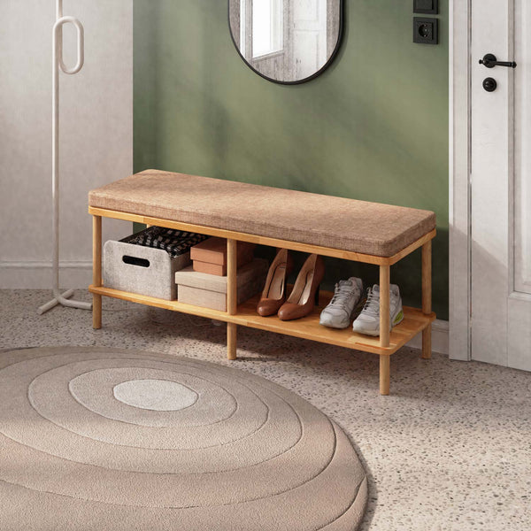 Waljan Bench 120 x 38, kahve keten döşemeli oturum ve masif kayın gövde, döşenmiş oda ortamında kullanım görünümü