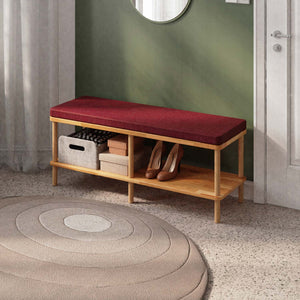 Waljan Bench 120 x 38, bordo keten döşemeli oturum ve masif kayın gövde, döşenmiş oda ortamında kullanım görünümü