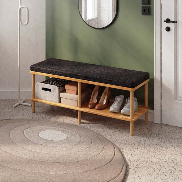Waljan Bench 120 x 38, siyah keten döşemeli oturum ve masif kayın gövde, döşenmiş oda ortamında kullanım görünümü