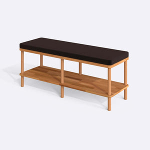 Waljan Bench 120 x 38, kahve kadife döşemeli oturum ve masif kayın gövde, beyaz zeminde üç çeyrek açıdan stüdyo çekimi