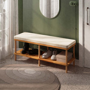 Waljan Bench 120 x 38, ekru kadife döşemeli oturum ve masif kayın gövde, döşenmiş oda ortamında kullanım görünümü