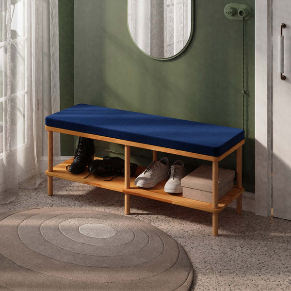 Waljan Bench 120 x 38, lacivert kadife döşemeli oturum ve masif kayın gövde, döşenmiş oda ortamında kullanım görünümü
