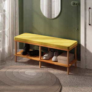 Waljan Bench 120 x 38, sarı kadife döşemeli oturum ve masif kayın gövde, döşenmiş oda ortamında kullanım görünümü