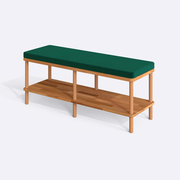 Waljan Bench 120 x 38, zümrüt kadife döşemeli oturum ve masif kayın gövde, beyaz zeminde üç çeyrek açıdan stüdyo çekimi