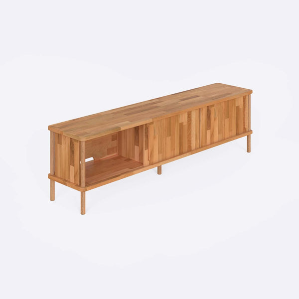 Shava TV Ünitesi 180 x 38 cm, %100 masif kayın, doğal ahşap dokusu, beyaz zeminde önden stüdyo çekimi