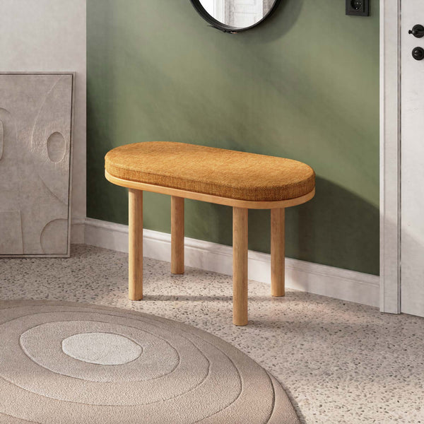 Shiv Bench 80 x 38 cm, badem keten döşeme, masif kayın gövde, döşenmiş oda ortamında kullanım görünümü