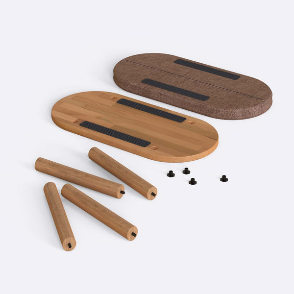 Shiv Bench 80 x 38 cm, kahve keten döşeme, masif kayın gövde, düz beyaz zeminde önden stüdyo çekimi