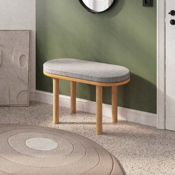 Shiv Bench 80 x 38 cm, gri keten döşeme, masif kayın gövde, döşenmiş oda ortamında kullanım görünümü