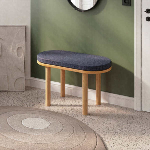 Shiv Bench 80 x 38 cm, lacivert keten döşeme, masif kayın gövde, döşenmiş oda ortamında kullanım görünümü