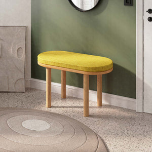 Shiv Bench 80 x 38 cm, sarı keten döşeme, masif kayın gövde, döşenmiş oda ortamında kullanım görünümü