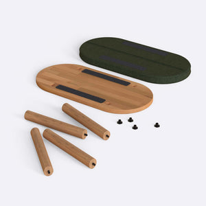 Shiv Bench 80 x 38 cm, yeşil keten döşeme, masif kayın gövde, düz beyaz zeminde önden stüdyo çekimi