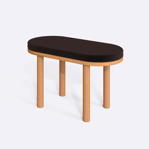 Shiv Bench 80 x 38 cm, kahve kadife döşeme, masif kayın gövde, beyaz zeminde üç çeyrek açıdan stüdyo çekimi